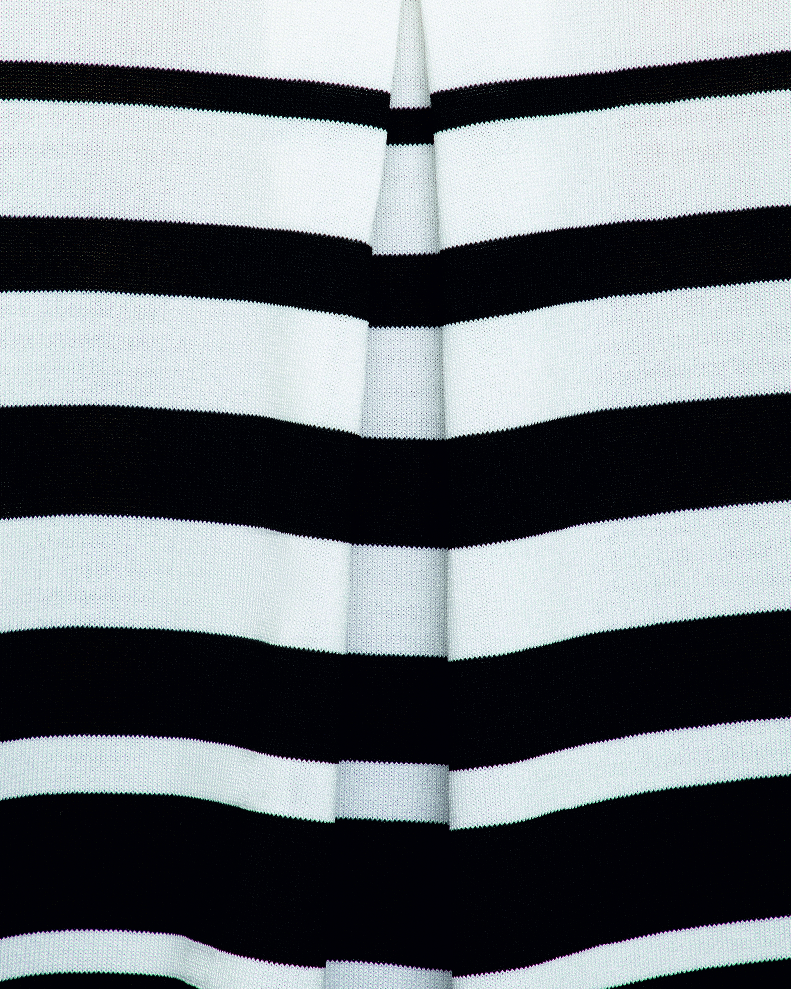 1221-166-THEDA-nero-weiss-detail
