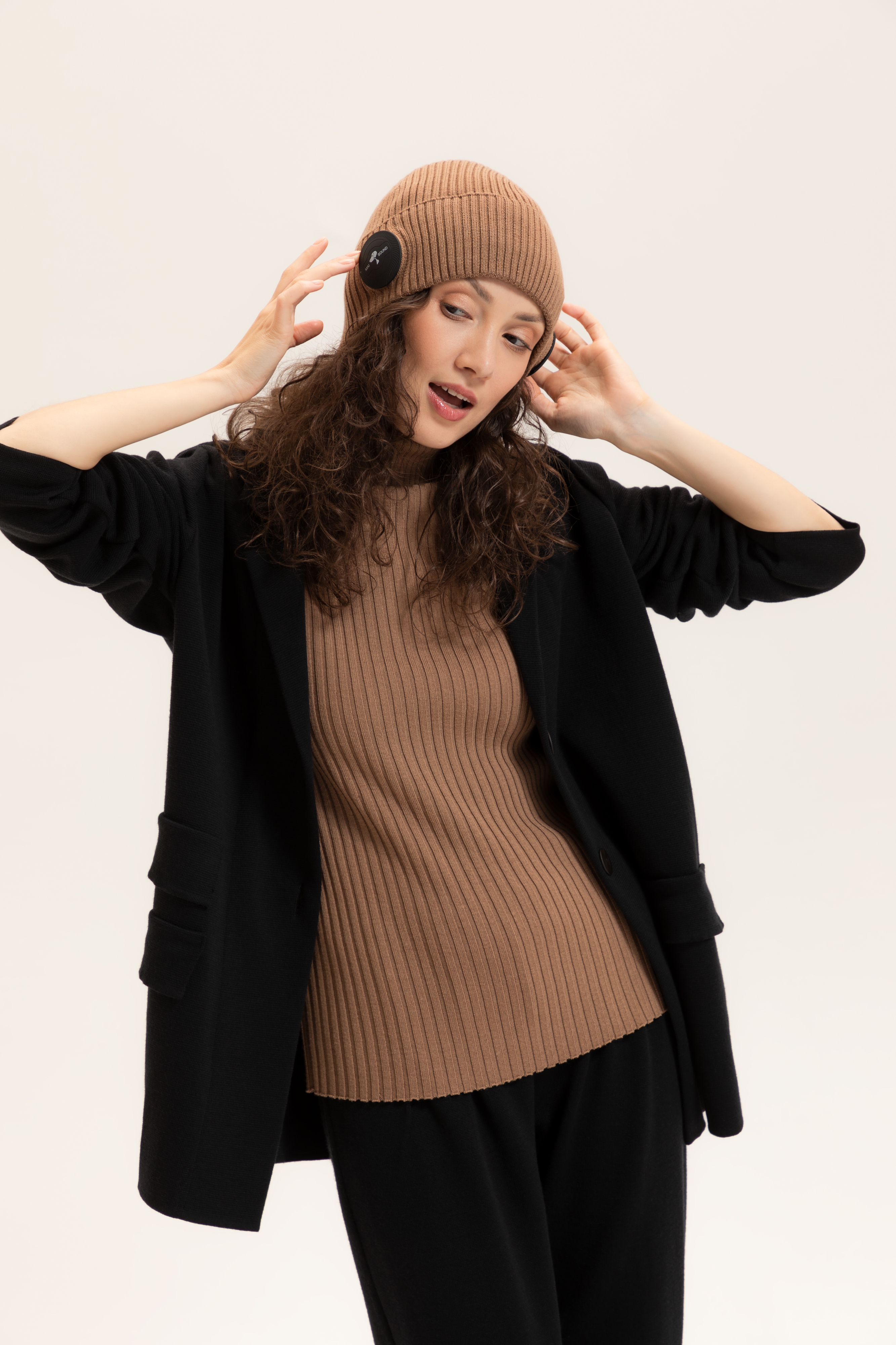 222-502-MAI Sound Cap-camel-model-1